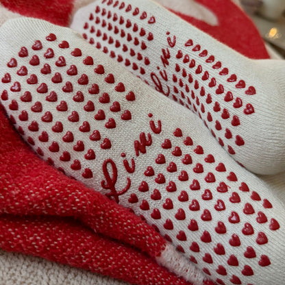 CHERRIE – Lini Grip Socks | Pilates Socken rutschfest | Full Sole Grip & Bestickung